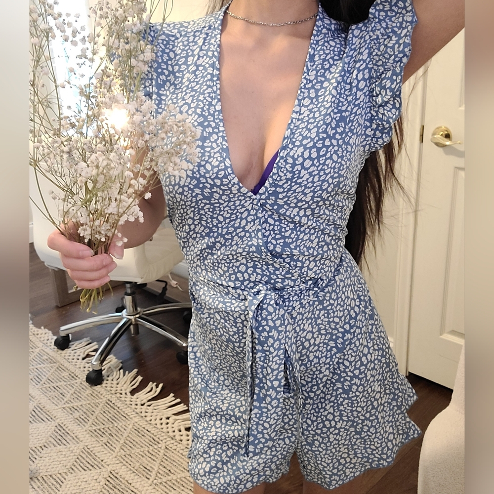 Cupshe Blue and White Patterned Jumpsuit With Front Button